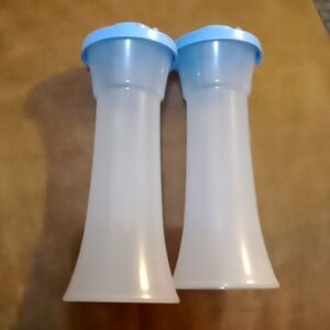 Salt and pepper shaker set